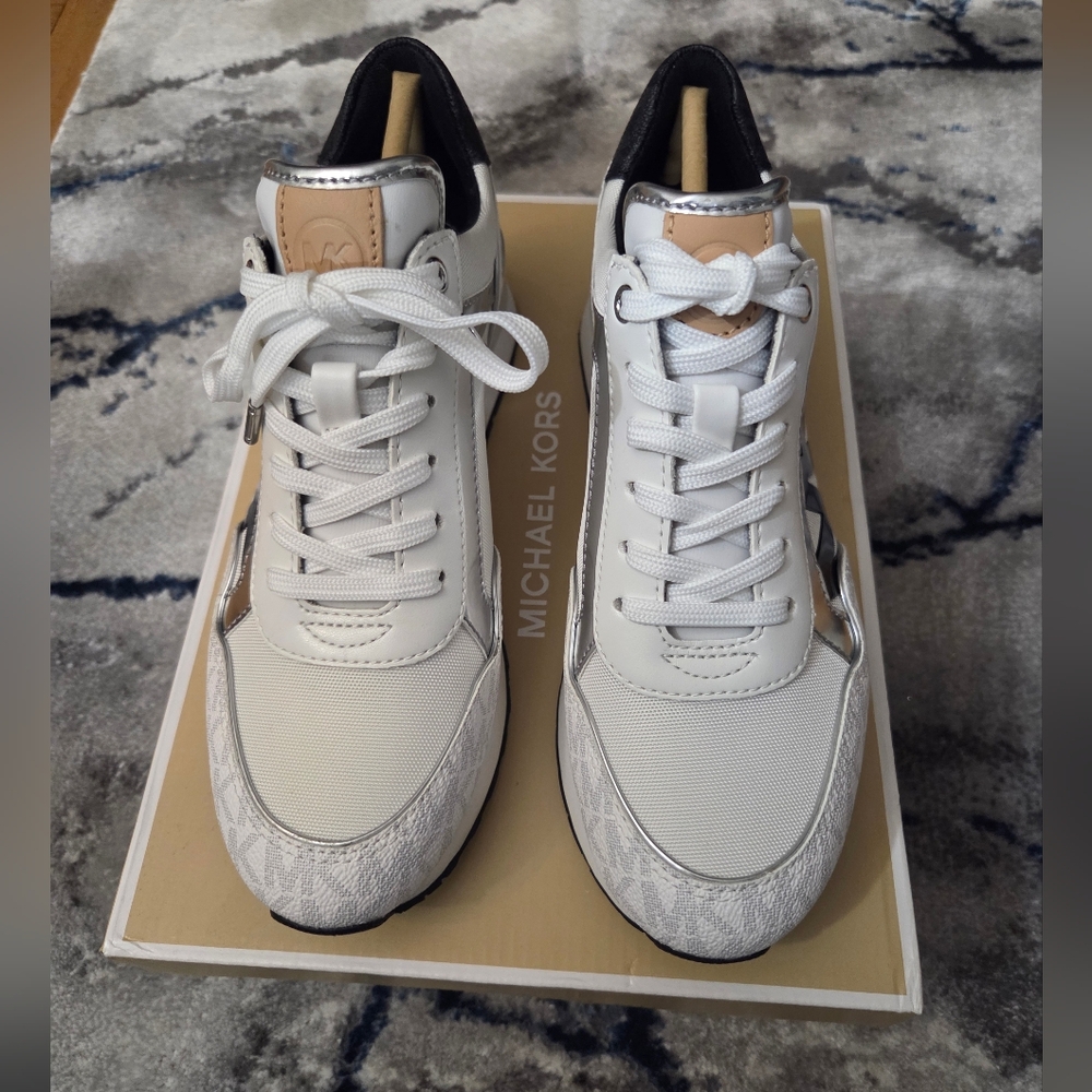 New Michael Kors Maddy Two-Tone Logo Trainer Size 6.5 - Picture 2 of 8